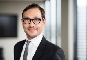 Knobbe Martens Lawyers Explore Open Source AI Software Licensing in Legaltech News Piece Headshot